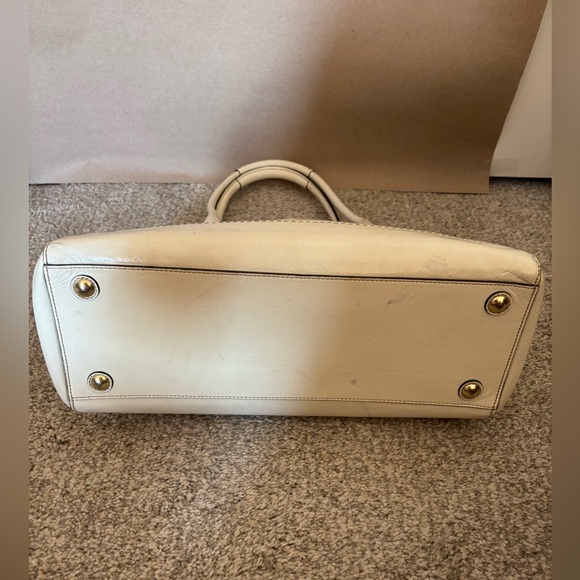 Elegant Cream Vintage Coach Shoulder Bag - Picture 4 of 12